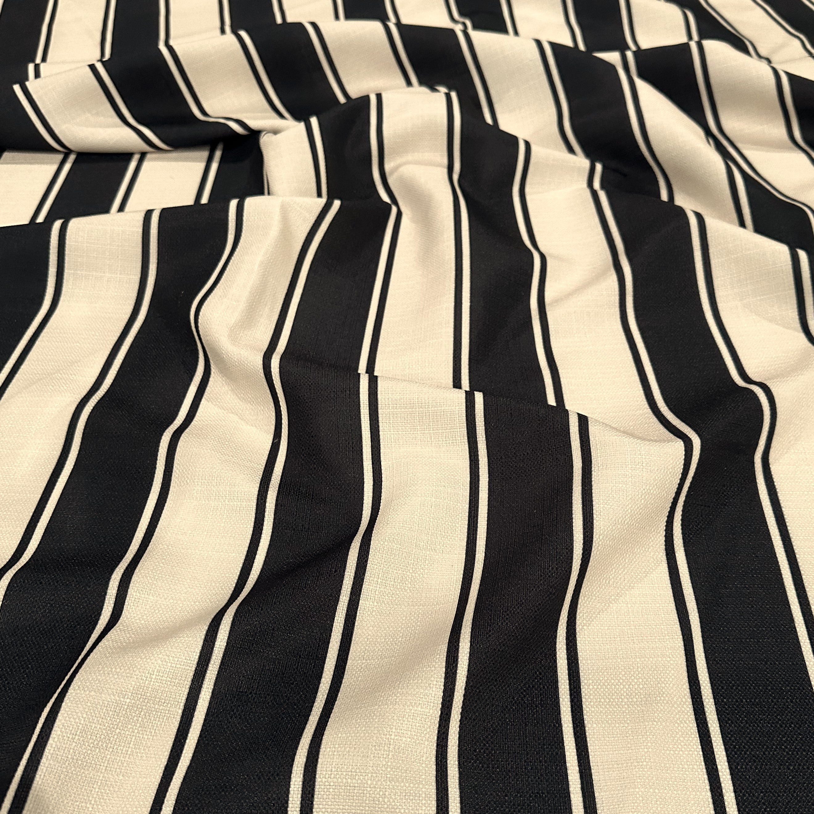 Black / Ivory