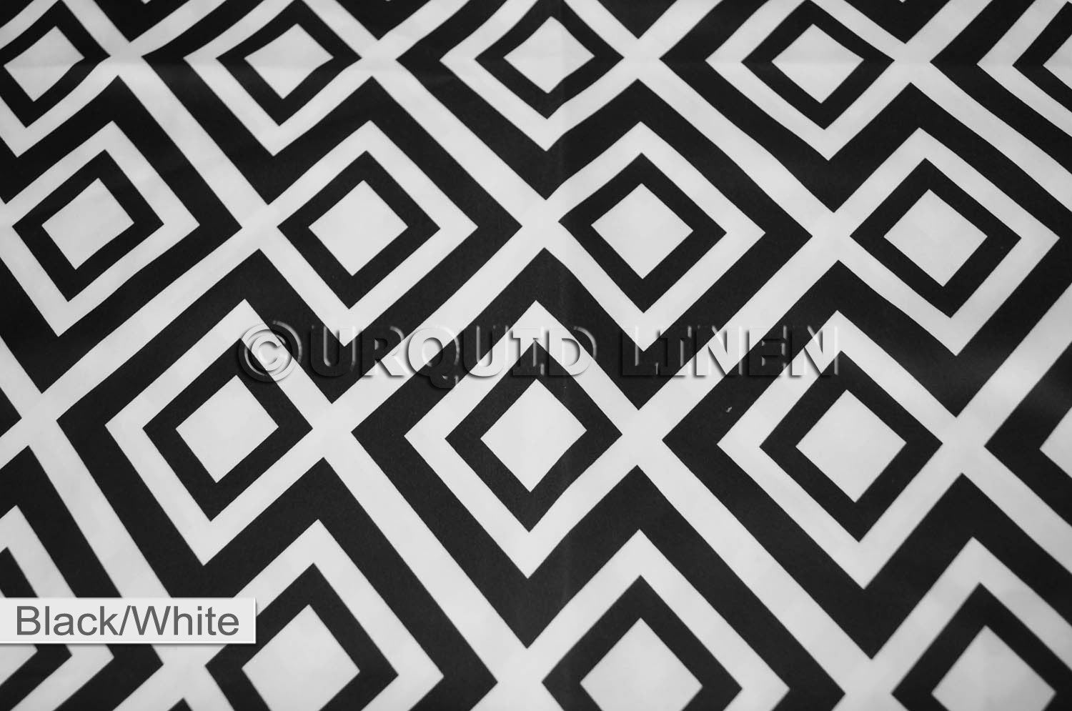 BLACK/WHITE