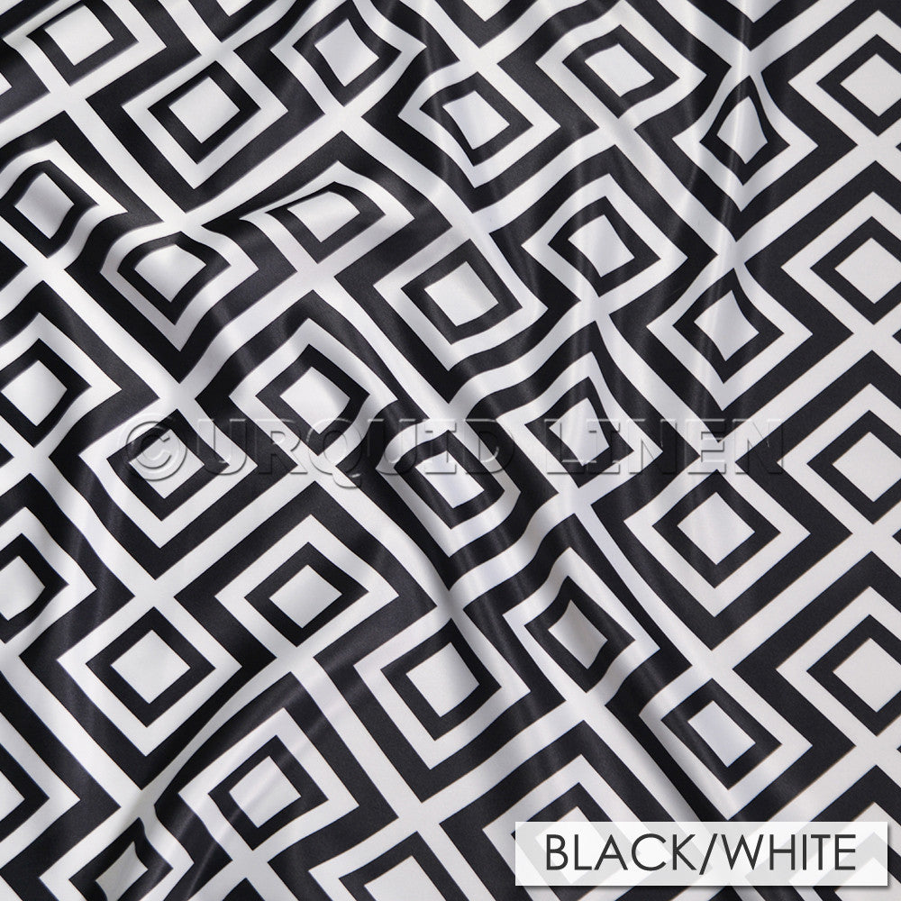 BLACK/WHITE